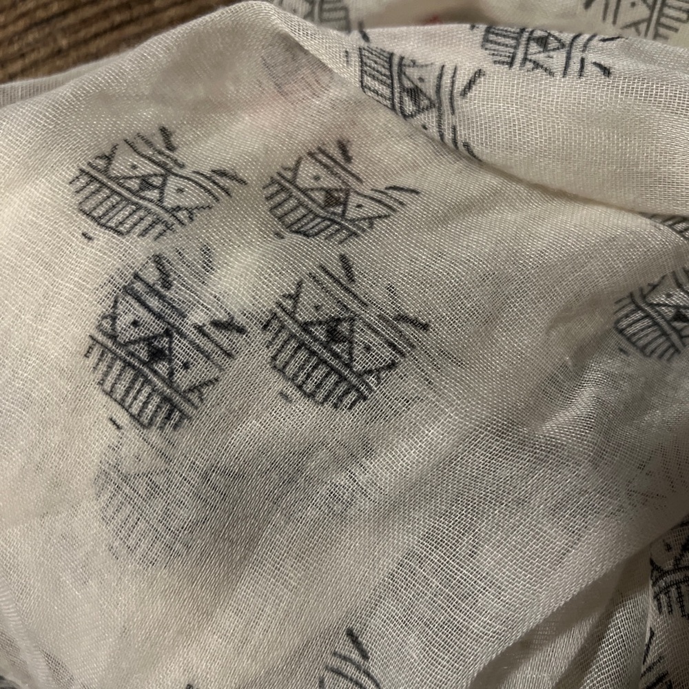Sheer lightweight Ivory Infinity Scarf Owls - Picture 5 of 6
